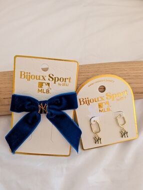 Bijoux Sport By LUV AJ New York Yankees Gold Toned Earrings & Hair Bow Clip